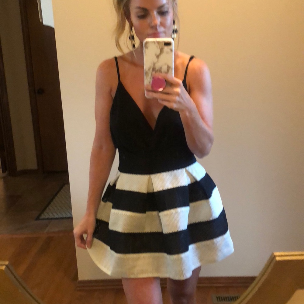 Black and white skater skirt - Picture 1 of 6